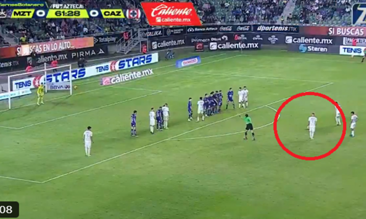 Mateusz Bogusz STRZELA PRZEPIĘKNEGO GOLA z rzutu wolnego dla Cruz Azul! [VIDEO]